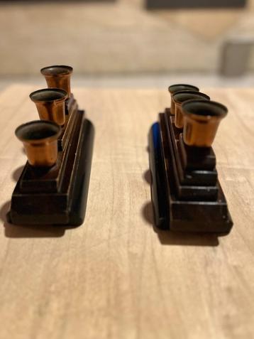 2 Vintage houten kandelaar, telkens met 3 kaarsen beschikbaar voor biedingen