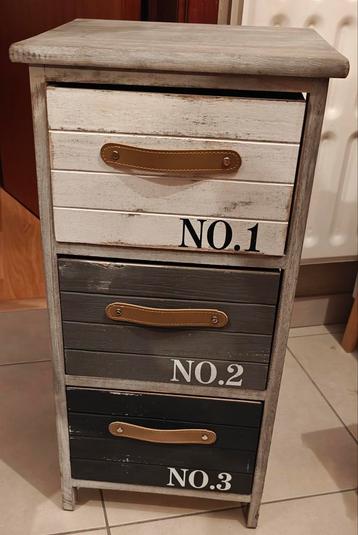 Petit meuble de rangement  beschikbaar voor biedingen