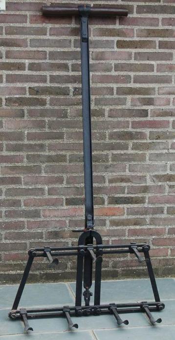 oude materialen beschikbaar voor biedingen