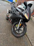 Aprilia RS 50 b klasse met werk ann start en rijd 1.200€, Fietsen en Brommers, Brommers | Derbi, Ophalen, Zo goed als nieuw