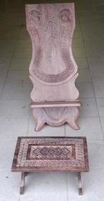 Jolie ancienne chaise africaine avec repose-pieds, Enlèvement