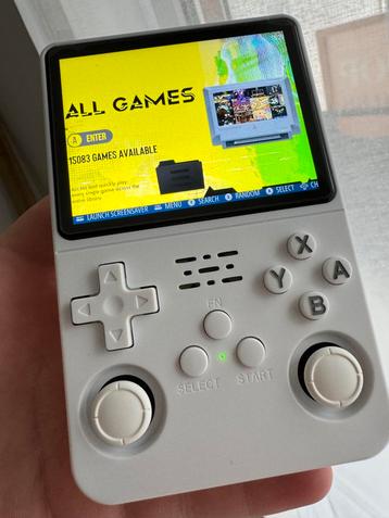 Game console R36s beschikbaar voor biedingen