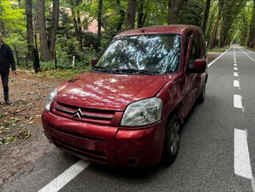 Citroen berlingo benzine beschikbaar voor biedingen