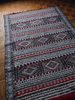 Tapisserie artisanal du Moyen Atlas 170x250 cm- 100% laine, Antiquités & Art, Tapis & Textile, Enlèvement