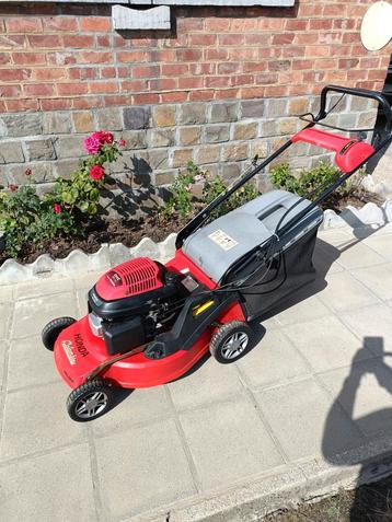 Tondeuse autotractée essence HONDA 53cm largeur5,5ch.160cc., Enlèvement, Bac de ramassage