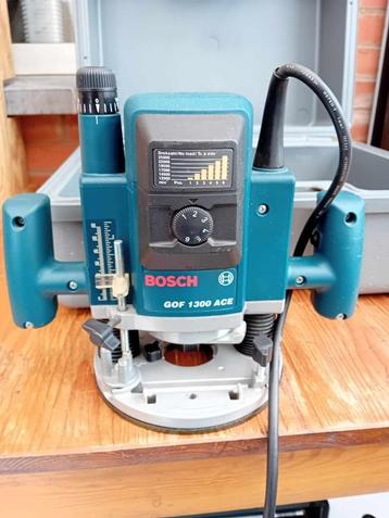 Défonceuse Bosch bleu GOF 1300 ACE