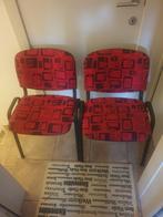 A vendre 2 chaises rétro/modernes avec revêtement rouge !, Enlèvement