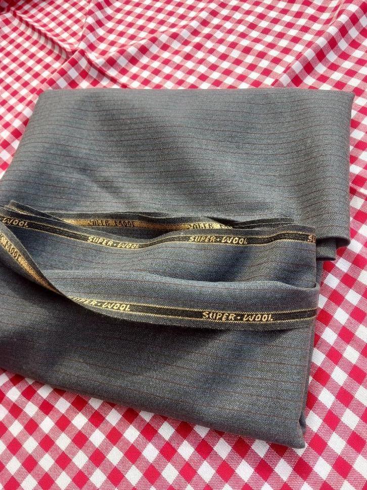 Antieke wollen stof – grijs met rode en groene strepen﻿, Hobby en Vrije tijd, Stoffen en Lappen, Gebruikt, Wol, 120 cm of meer