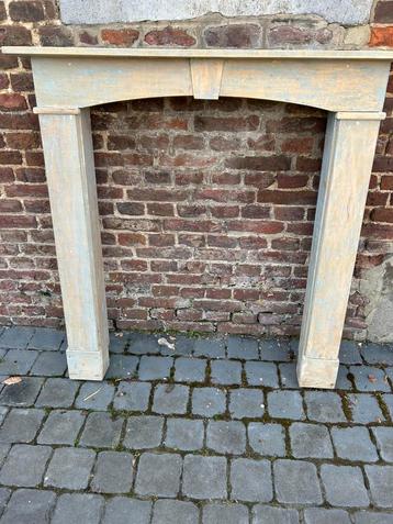 Ancienne cheminée en bois beschikbaar voor biedingen