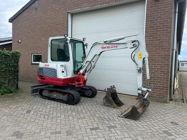 Takeuchi TB228 Minigraver graafmachine (2013), Zakelijke goederen, Machines en Bouw | Tuin, Park en Bosbouw, Ophalen