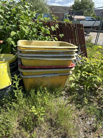 mortelbakken 200L beschikbaar voor biedingen