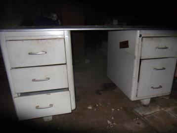 Professioneel bureau van oud metaal beschikbaar voor biedingen