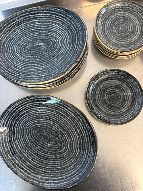Stijlvol Churchill Studio Prints servies – 12 delige set, Huis en Inrichting, Keuken | Servies, Zo goed als nieuw, Bord(en), Porselein