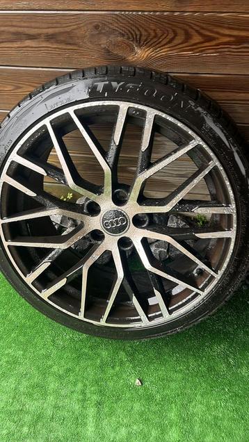 Set van 4 banden met onberispelijke Audi-velgen beschikbaar voor biedingen