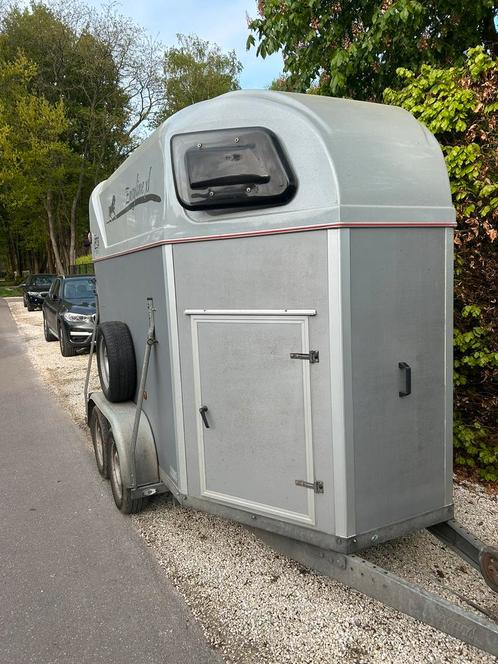 Henra easyline xl met zadelkamer, Dieren en Toebehoren, Paarden en Pony's | Trailers en Aanhangwagens, Zo goed als nieuw, Ophalen