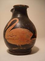 Archéologie - OENOCHOE décorée d'un cygne emblème de Zeus, Enlèvement