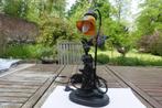 Lampe avec statue rétro et tulipe en verre coloré, Antiquités & Art, Enlèvement