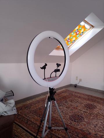 TikTok lamp RGB 22duim met afstandsbediening 100€  beschikbaar voor biedingen