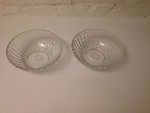 twee schaaltjes saroma pudding, Huis en Inrichting, Keuken | Servies, Gebruikt, Ophalen of Verzenden