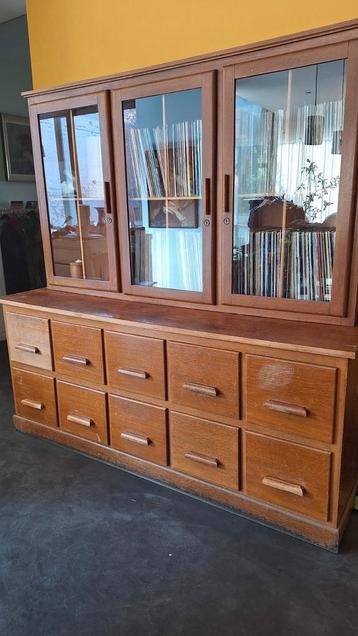 Vintage vitrinekast - apothekerskast beschikbaar voor biedingen
