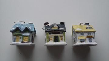 3 huisjes uit keramiek beschikbaar voor biedingen