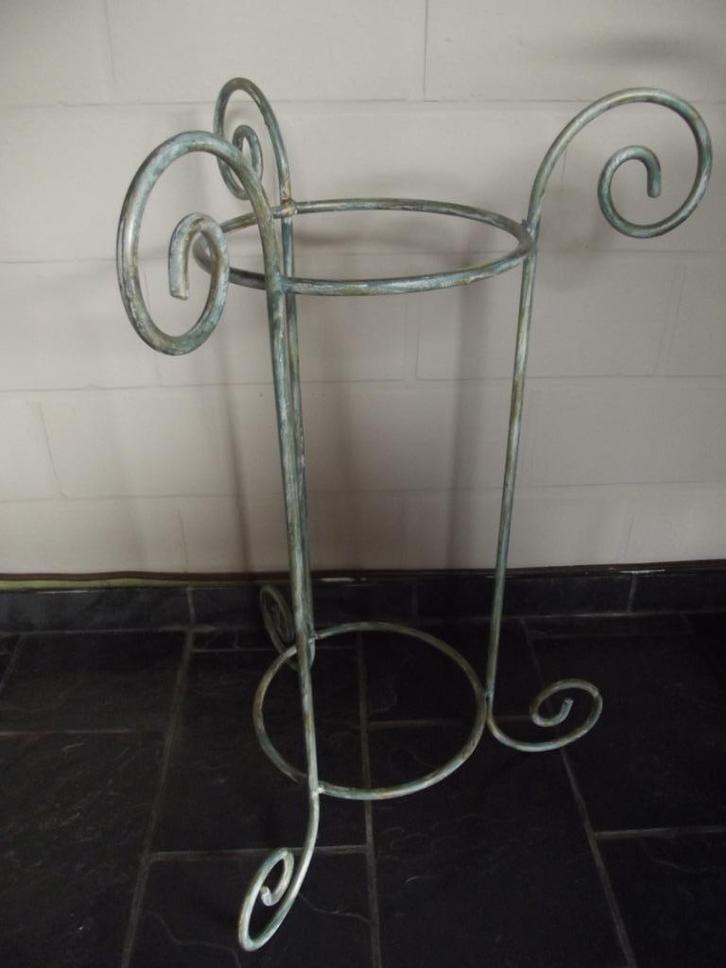 Metalen bloemenstaander, Tuin en Terras, Bloempotten, Zo goed als nieuw, Metaal, Binnen, Balkon, Tuin, 40 tot 70 cm, 40 cm of meer