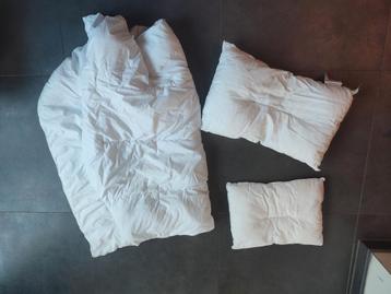 Dons en kussen baby beschikbaar voor biedingen