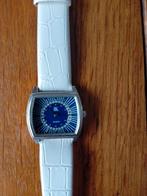 Nieuw horloge quartz blauw zilver cijferblad wit polsband., Handtassen en Accessoires, Horloges | Dames, Overige merken, Overige materialen