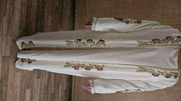 Feestelijke kimono met onderjurk beschikbaar voor biedingen
