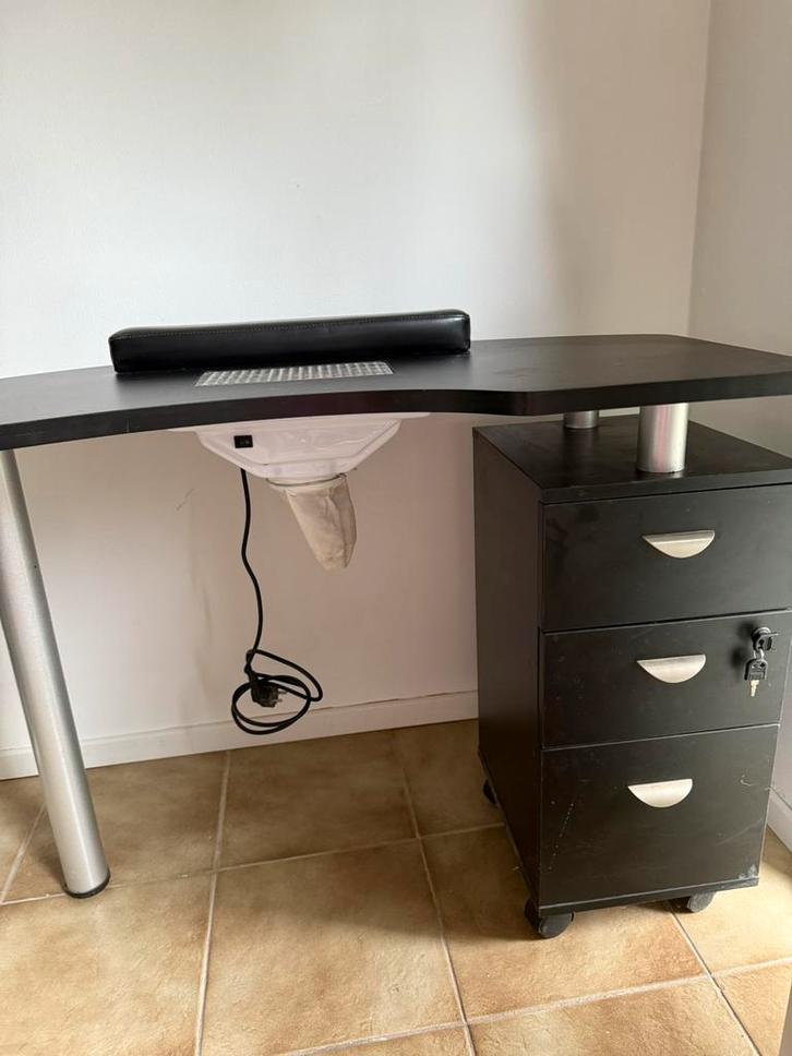 Manicuretafel met afzuiging en ladenkast, Huis en Inrichting, Bureaus, Zo goed als nieuw, Ophalen