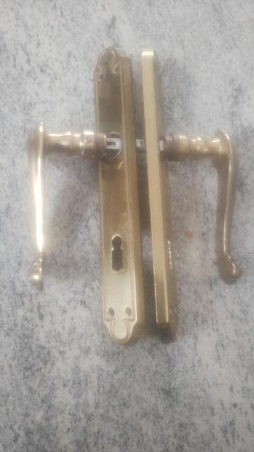 Handgrepen met deurplaten in messing beschikbaar voor biedingen