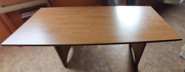 Eettafel - stevig en makkelijk te monteren, Huis en Inrichting, Tafels | Eettafels, Gebruikt, 50 tot 100 cm, 150 tot 200 cm, Vijf personen of meer