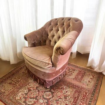 Fauteuil vintage vieux rose/siège simple à franges  disponible aux enchères