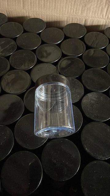 Pvc potjes met schroefdeksel beschikbaar voor biedingen