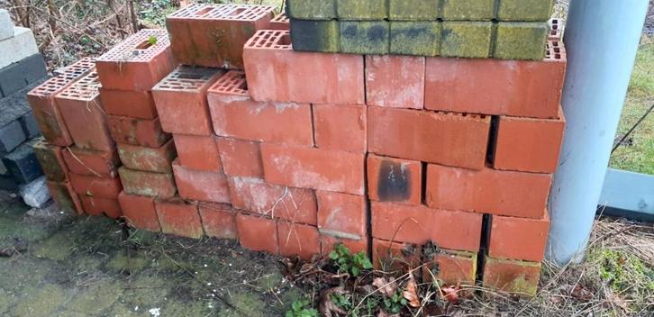 Gratis snelbouw, +/- 75 stuks + klinkers +/- 3m2, Doe-het-zelf en Bouw, Metselstenen, Gebruikt, Bakstenen, Ophalen of Verzenden