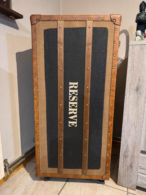 Meuble bar coffre vintage à roulettes – Maisons du Monde –, Huis en Inrichting, Kasten | Buffetkasten, Zo goed als nieuw, 100 tot 150 cm