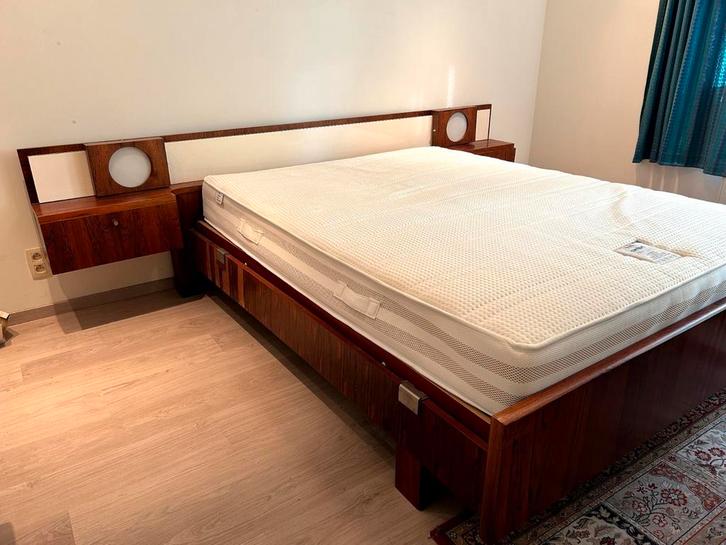 Tweepersoonsbed met matras, Huis en Inrichting, Slaapkamer | Bedden, Gebruikt, Hout, Ophalen