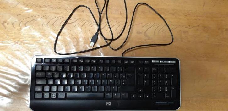 Clavier filaire, Informatique & Logiciels, Claviers, Azerty, Filaire, Enlèvement ou Envoi