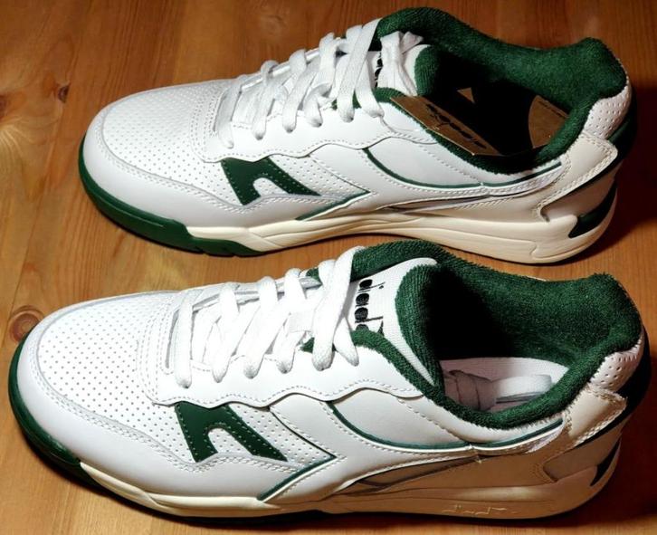 Nieuwe Diadora (T42)., Kleding | Heren, Schoenen, Nieuw, Sportschoenen, Wit, Ophalen of Verzenden
