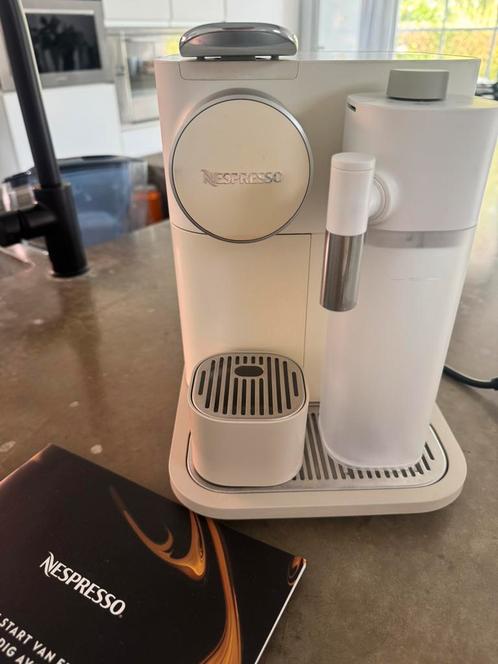 Nespresso gran lattissima nieuwstaat, Elektronische apparatuur, Koffiezetapparaten, Zo goed als nieuw, Koffiepads en cups, Combi