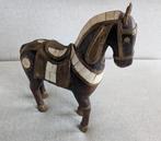 Statue en bois avec nacre en forme de cheval, Enlèvement ou Envoi