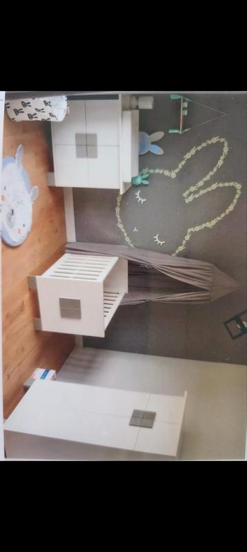 Kinderkamer hoge kast en commode  beschikbaar voor biedingen