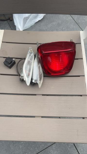 Vespa Originele achterlamp + knipperlichten beschikbaar voor biedingen
