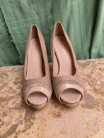 Beige damesheels, 11cm hoog met open teentjes (maat 39), Ophalen, Beige, Zo goed als nieuw, Schoenen met hoge hakken
