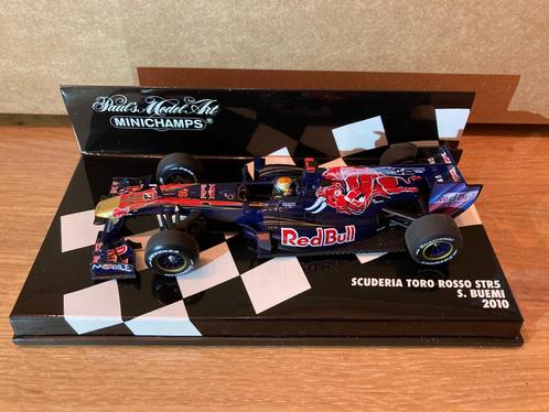 Sébastien Buemi 1:43 Scuderia Toro Rosso STR5 2010, Verzamelen, Automerken, Motoren en Formule 1, Nieuw, Formule 1, Ophalen of Verzenden