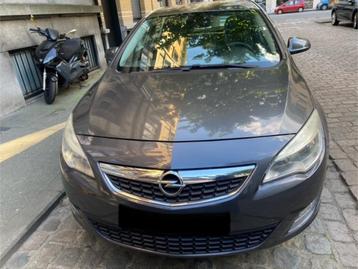 Opel Astra benzine van 2010 , euro5 ,1.4cc ,4 nieuwe banden, beschikbaar voor biedingen