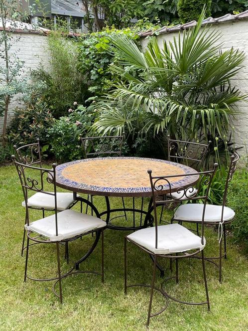 Table ronde artisanale en mosaïque (intérieur & extérieur), Tuin en Terras, Tuintafels, Zo goed als nieuw