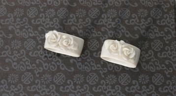 2 oude servetringen beschikbaar voor biedingen