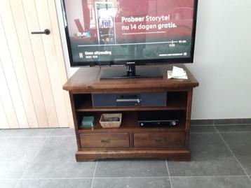 Stijlvol tv-meubel in hout beschikbaar voor biedingen