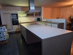 Keuken met groot keukeneiland, Huis en Inrichting, Keuken | Complete keukens, Ophalen, Gebruikt